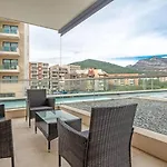Luxury 3 Bedroom Apartment In Hotel Near The Beach