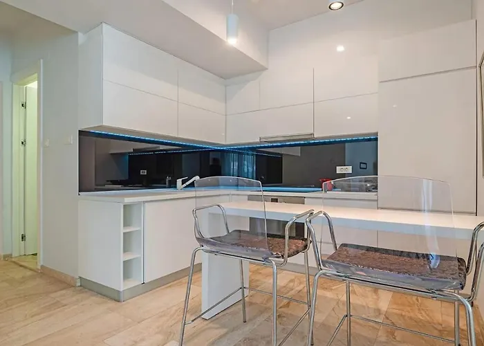 Luxury 3 Bedroom Apartment In Hotel Near The Beach